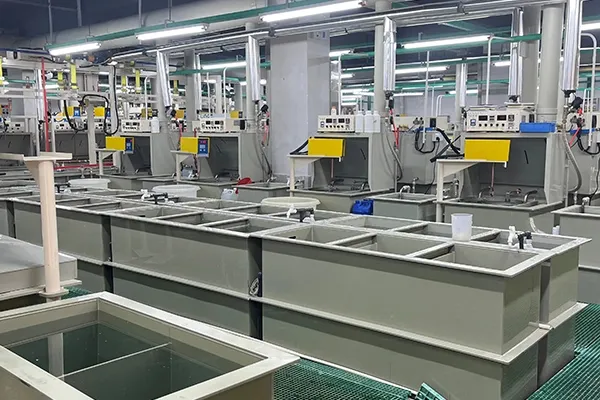 Polishing machine for brushed and matte metal nameplates